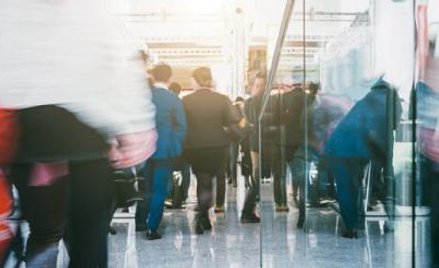 Zakaz handlu w obecnym kształcie popiera 43 proc. ankietowanych Polaków, a sprzeciwia się mu 42 proc