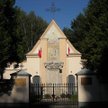 Cmentarz wojenny poległych w bitwie polsko - bolszewickiej w 1920 r. w Ossowie. Fot. Damian Kisielew