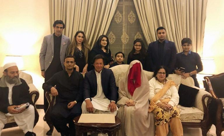 Pakistan: Były playboy ukrywa trzecią żonę pod nikabem