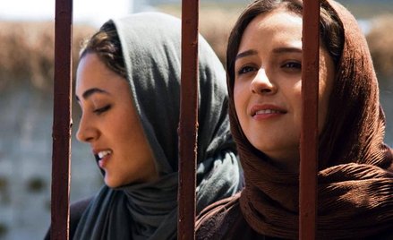 Asghar Farhadi sprawnie żongluje konwencją psychologicznego thrillera. Nie rezygnuje jednak z ukazan