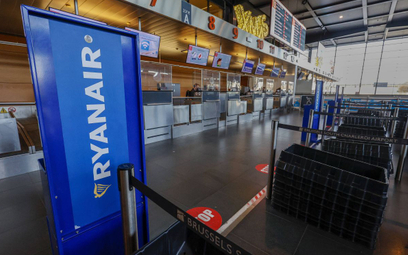 Ryanair raportuje zyski, ale prognozuje straty