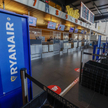 Ryanair raportuje zyski, ale prognozuje straty