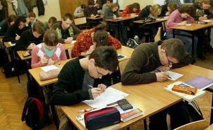 Kłopotliwe polisy dla uczniów