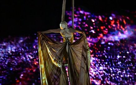 Owadzi świat organizuje się wokół tajemniczego jajka.