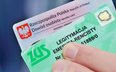 Nowa legitymacje emeryta-rencisty. Tradycyjna, plastikowa karta zyska nowoczesne zabezpieczenia
