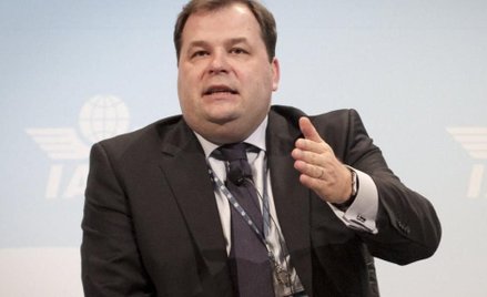 Sebastian Mikosz odlatuje z Kenya Airways