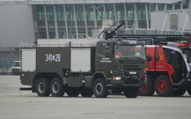 Ciężki samochód ratowniczo-gaśniczy na podwoziu Scania G450 6×6 jednego z lotniskowych