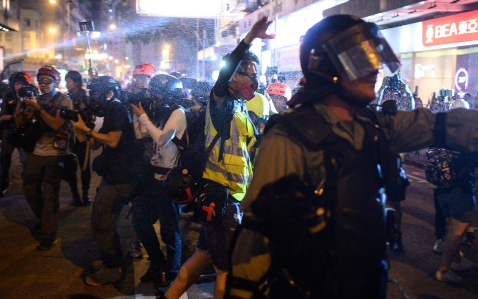 Trwające od czerwca protesty są brutalnie tłumione przez policję. Ich siła nie słabnie.