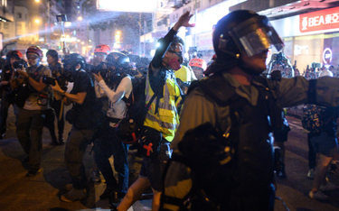 Trwające od czerwca protesty są brutalnie tłumione przez policję. Ich siła nie słabnie.
