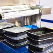Czarny plastik na cenzurowanym. Sieci handlowe chcą się go pozbyć