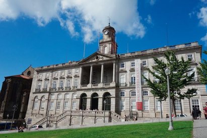 Pałac Giełdy w Porto skrywa wspaniałe wnętrza, bogatą bibliotekę oraz eksponaty z historii miasta.