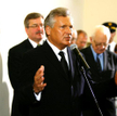 Aleksander Kwaśniewski. Bronisław Komorowski na drugim planie
