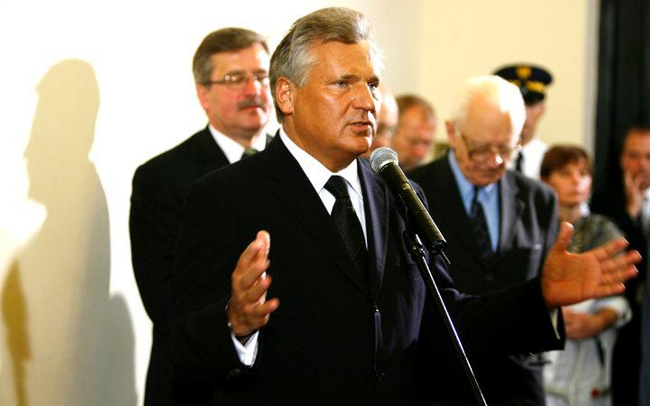 Aleksander Kwaśniewski. Bronisław Komorowski na drugim planie