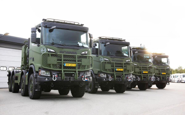 Wojsko zakupiło za wysokie ciężarówki