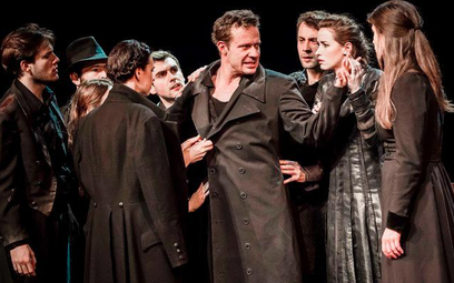 Dziady reż. Eimuntas Nekrosius, Teatr Narodowy Litewski reżyser dopatrzył się w dramacie Mickiewicza