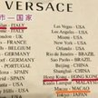 Hongkong na koszulce Versace. Przeproszono Chiny