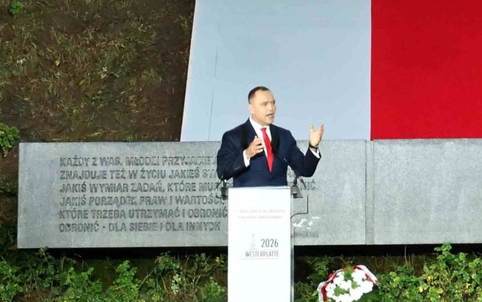 Prezydent przemawia przed Pomnikiem Obrońców Wybrzeża na Westerplatte