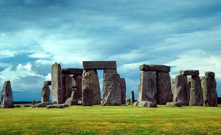 Stonehenge; CC BY 2.5
