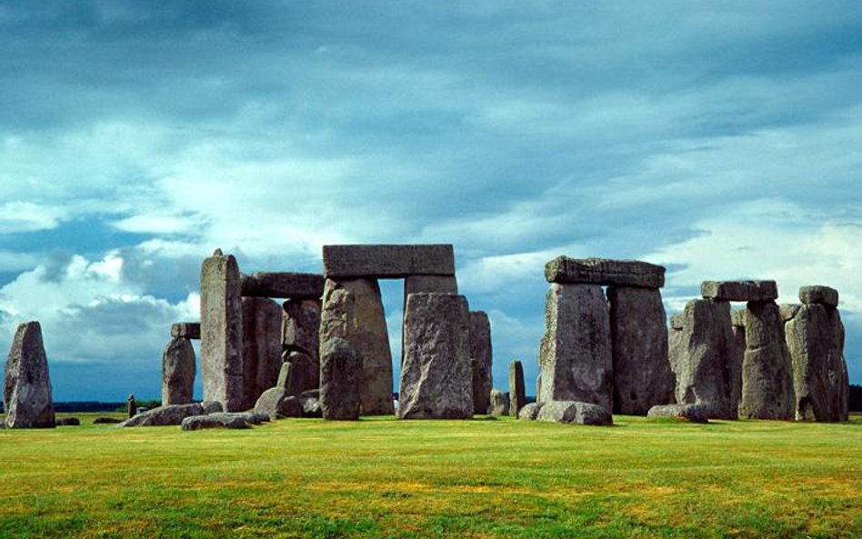 Stonehenge; CC BY 2.5