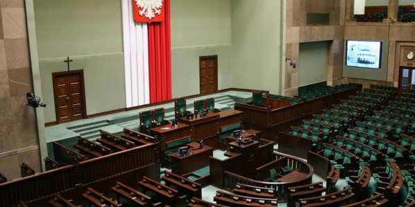 Nowe partie szykują się do walki o głosy przed wyborami parlamentarnymi 2026