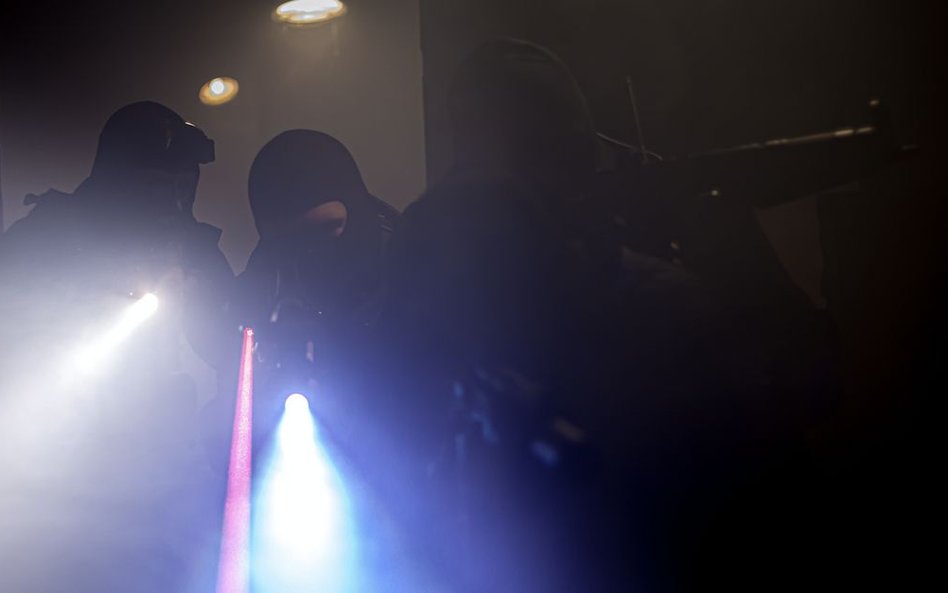 Holandia: Policja odkryła "kontenery tortur". Aresztowano sześciu mężczyzn