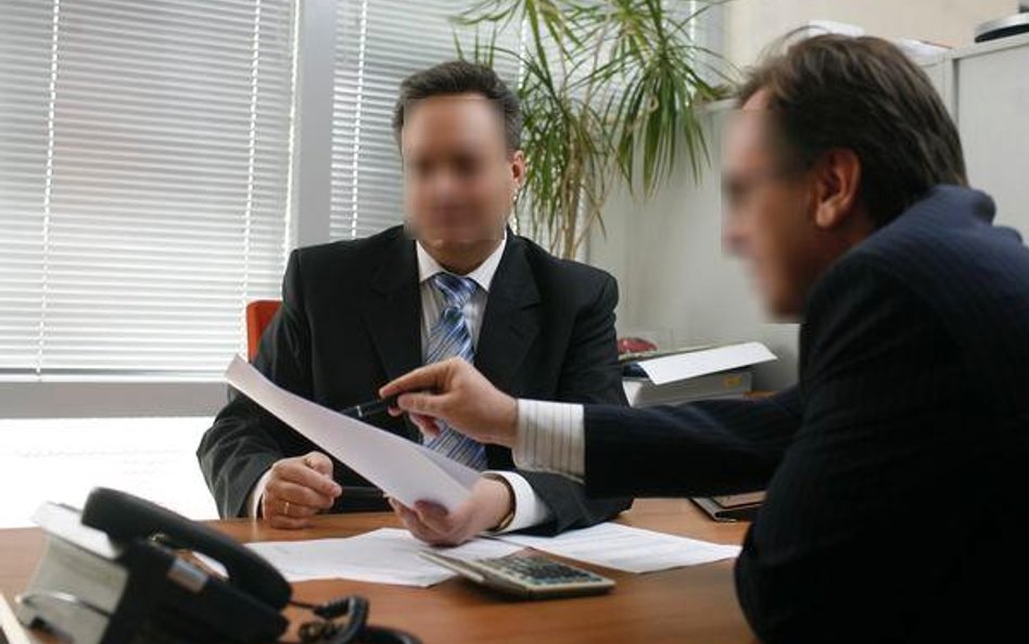 Jak rozwiązać angaż terminowy bez klauzuli wypowiadającej