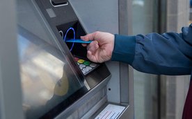 Oszukiwał „na BLIK”, wpadł w mig. Policja aresztowała 17-latka z Ukrainy