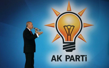 Prezydent Tayyip Erdogan prowadzi intensywną kampanię wyborczą