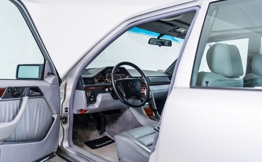 Mercedes 500E Seinfelda. Foto: Gooding & Company