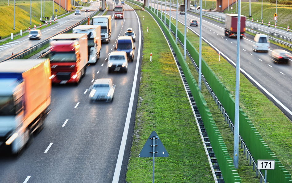 Polscy przedsiębiorcy transportowi mogą jeździć na Ukrainę bez zezwoleń