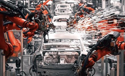 Niedobory elektronicznych komponentów zmusiły koncerny do ograniczenia produkcji