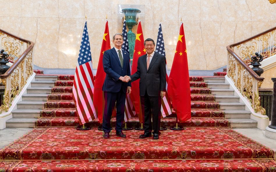 Sekretarz Skarbu USA Scott Bessent i wicepremier Chin He Lifeng