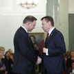 CBOS: Polacy najbardziej ufają Andrzejowi Dudzie, a z rządu - Mariuszowi Błaszczakowi