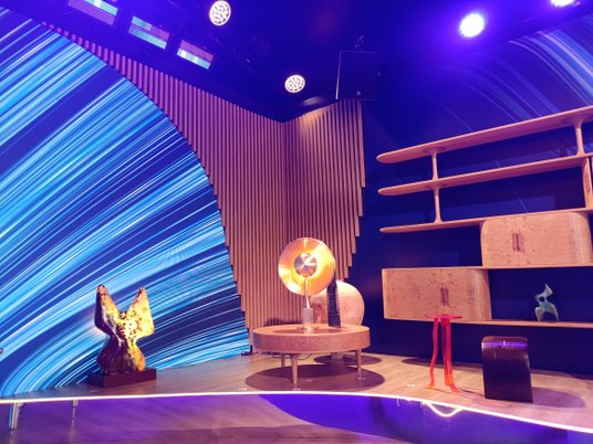 Rzemiosło kolekcjonerskie w salonie „Rzeczpospolitej”: meble Toma Bensariego oraz obiekty Jana Garnc