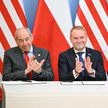 P.o. prezesa zarządu spółki Polskie Elektrownie Jądrowe Piotr Piela (C), prezes i COO Bechtel Group 
