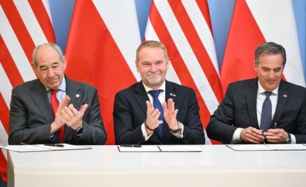 P.o. prezesa zarządu spółki Polskie Elektrownie Jądrowe Piotr Piela (C), prezes i COO Bechtel Group 