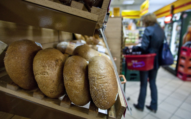 W ocenie ekspertów na obniżki cen chleba na razie nie ma szans.