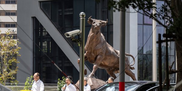 Chinese memory chip producer gains 500 percent after major stock debut