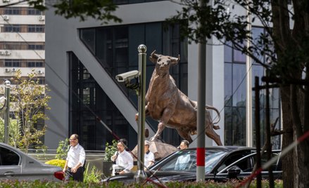 Byk na placu Giełdy Finansowej w Szanghaju