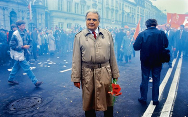 1 maja 1996 roku. Niepokorny działacz SdRP na pochodzie. Fot. Jarosław Stachowicz