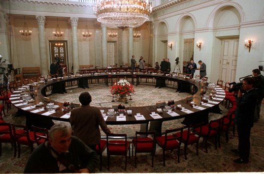 Obrady Okrągłego Stołu trwały od 6 lutego do 5 kwietnia 1989 r. Uczestniczyli w nich przedstawiciele