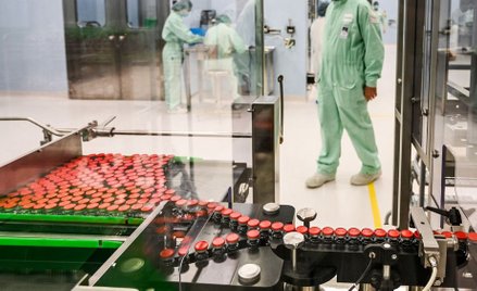 AstraZeneca wznawia testy swojej szczepionki na koronawirusa