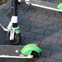 Mikołaj Małecki: Hulajnoga na moście niezdatna do użytku