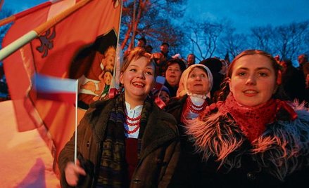 Polacy na Litwie zabiegają m.in.o zachowanie szkół z polskim językiem wykładowym. Na zdjęciu powitan