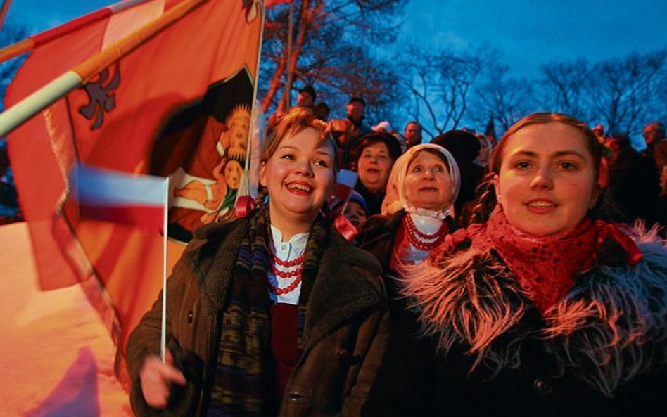 Polacy na Litwie zabiegają m.in.o zachowanie szkół z polskim językiem wykładowym. Na zdjęciu powitan