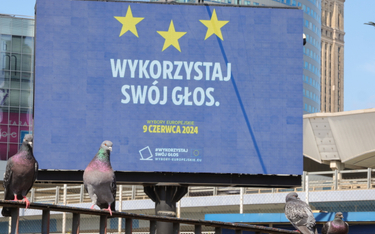 Spot wyświetlany na ekranie w centrum Warszawy