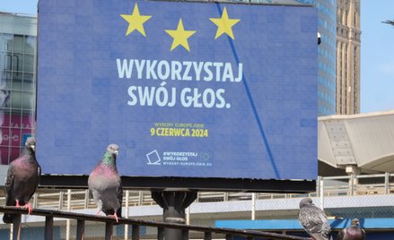 Spot wyświetlany na ekranie w centrum Warszawy