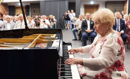 95-letnia Lidia Grychtołówna ćwiczy co najmniej dwie godziny dziennie, a występ na żywo ceni bardzie