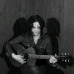 Jack White (ur. 1975) debiutował z The White Stripes w 1999 roku. Pierwszy solowy album wydał w 2012
