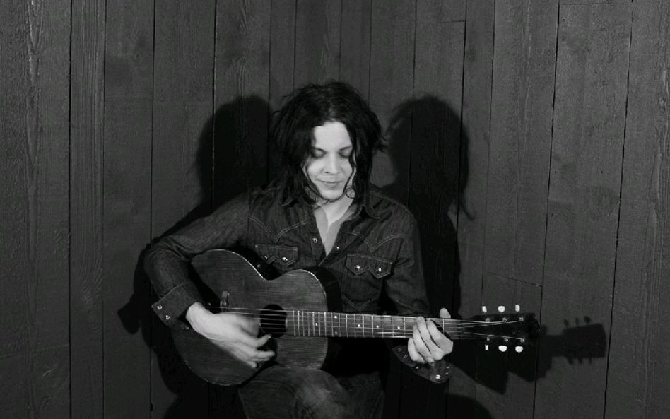 Jack White (ur. 1975) debiutował z The White Stripes w 1999 roku. Pierwszy solowy album wydał w 2012